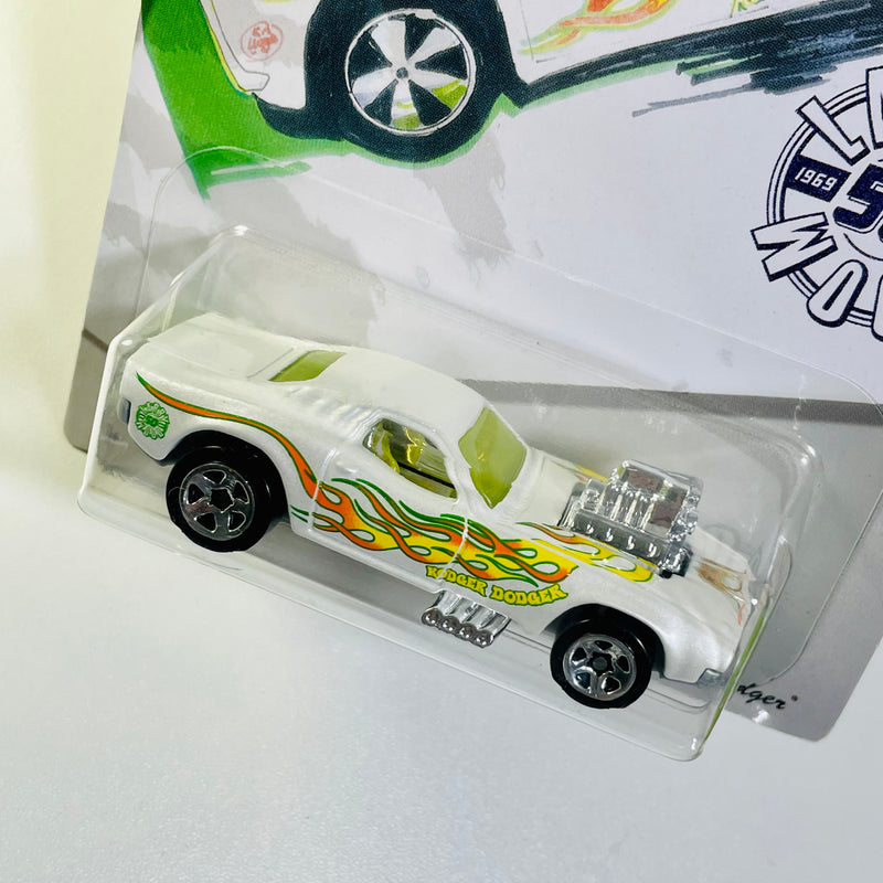 2019 Hot Wheels Larry Wood 50th Anniversary Series Rodger Dodger blanco 5SP