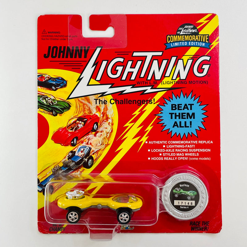1995 Johnny Lightning The Challengers Commemorative Limited Edition Series 4 Nucleon amarillo con Moneda Coleccionista