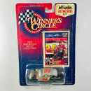 1997 Hasbro Winners Circle Kenner Lifetime Series NASCAR Jeff Gordon 24 Dupont  Chroma Premier Chevrolet Monte Carlo negro con dorado Llantas Goodyear con Tarjeta con Autógrafo