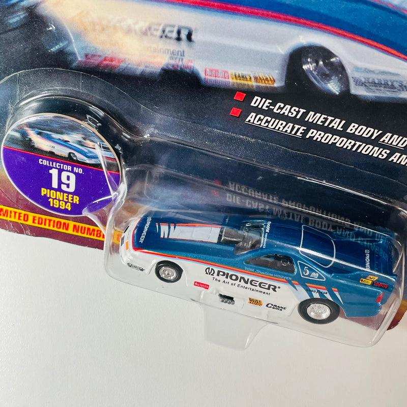 1997 Johnny Lightning Dragsters USA NHRA Limited Edition 1/15,000 Tom Hoover Pioneer 94 Dodge Daytona Funny Car azul con blanco